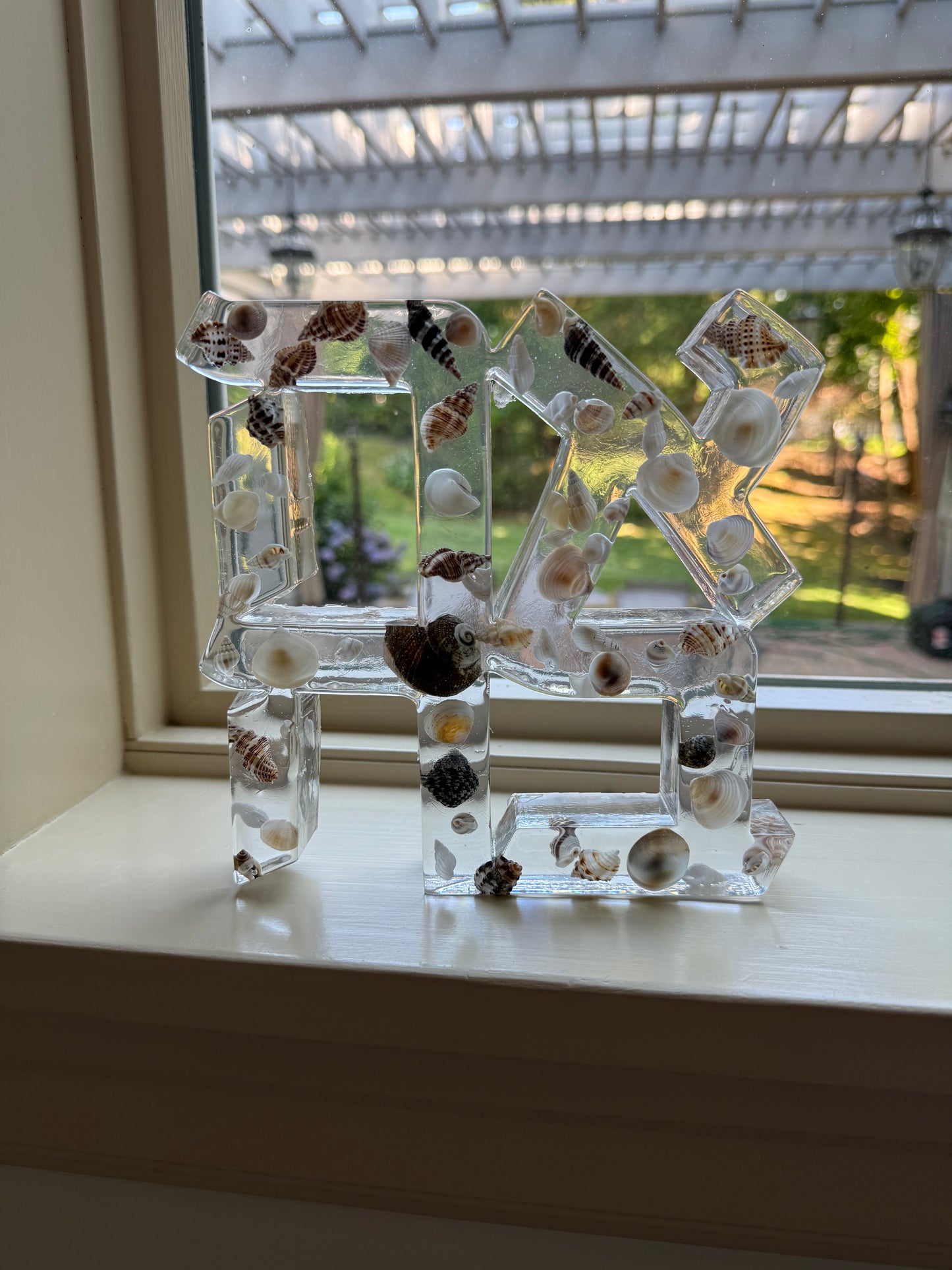 Handcrafted "Ahava" Hebrew Love Resin Seashell Sculpture – Modern Coastal Judaica