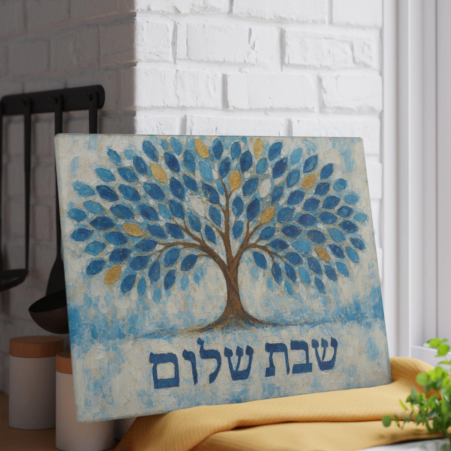 Blue Tree of Life Challah Board – Painted Shabbat Shalom in Hebrew – Glass Judaica Gift for Shabbos