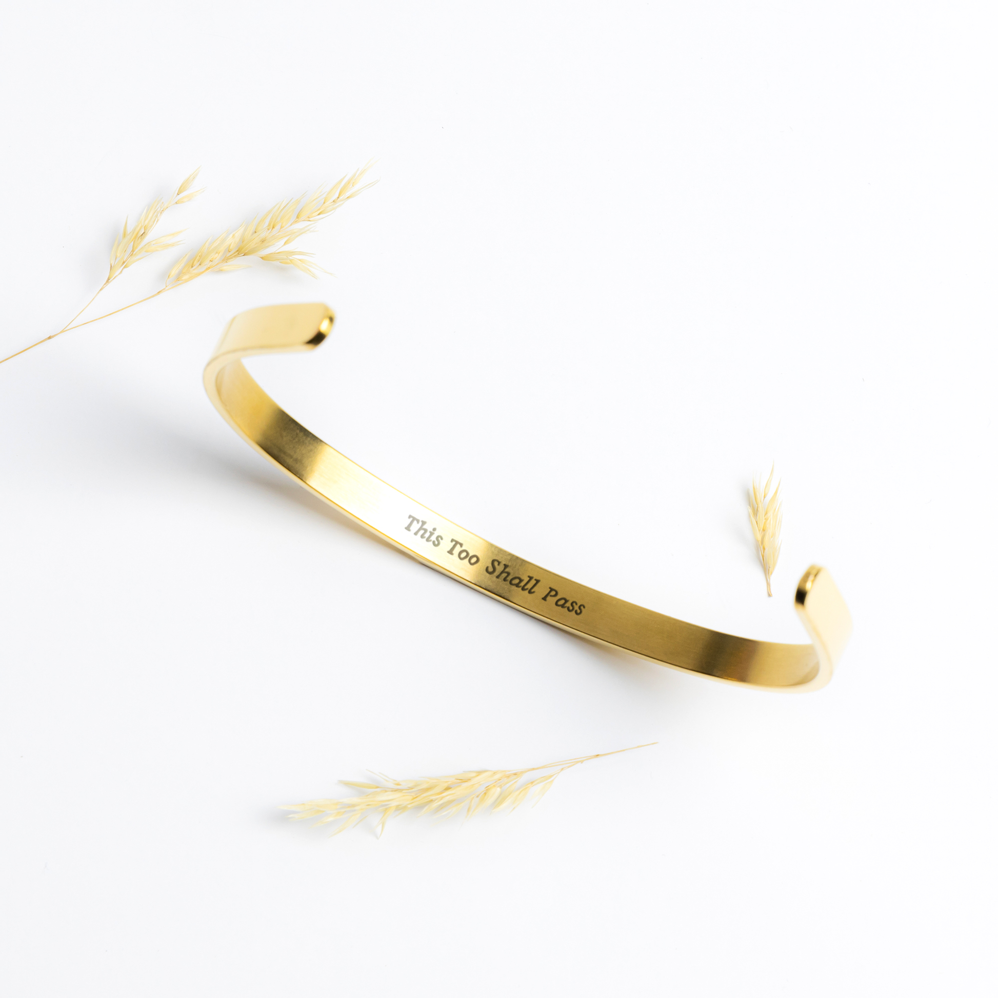 Gam_zeh_Yaavor_Hebrew_and_english_Gold_Lifestyle_01_Mockup.png_15846022