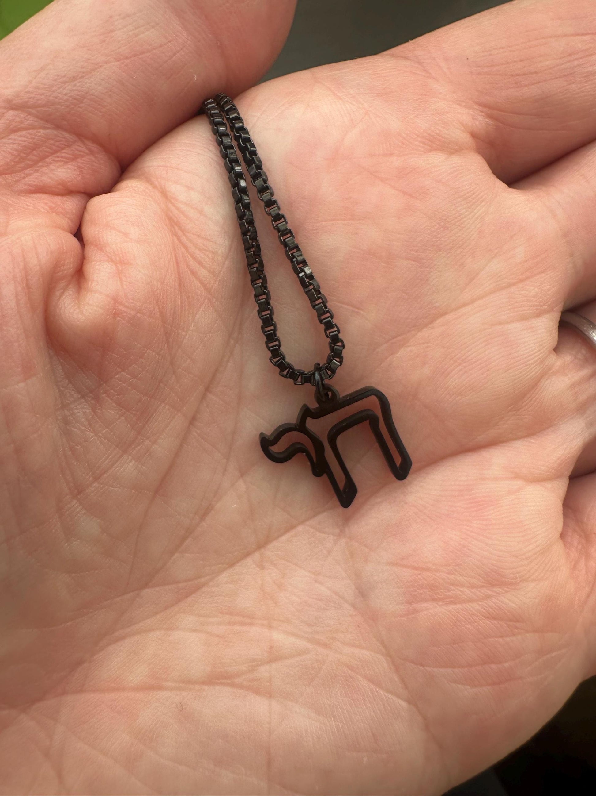 Unisex Hollow Small Chai Necklace